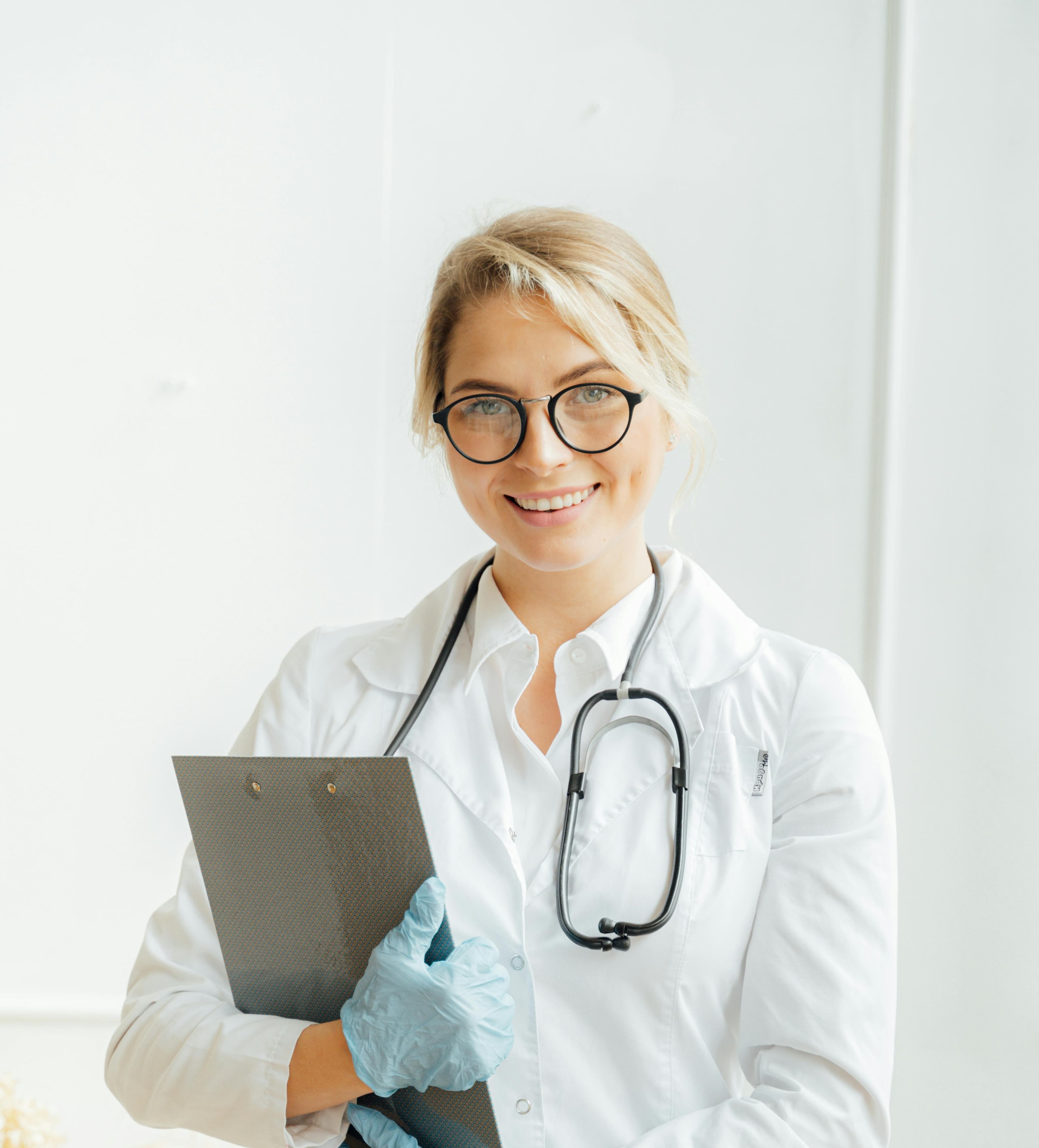 Dra. Camila Alves, Cirurgiã-Dentista